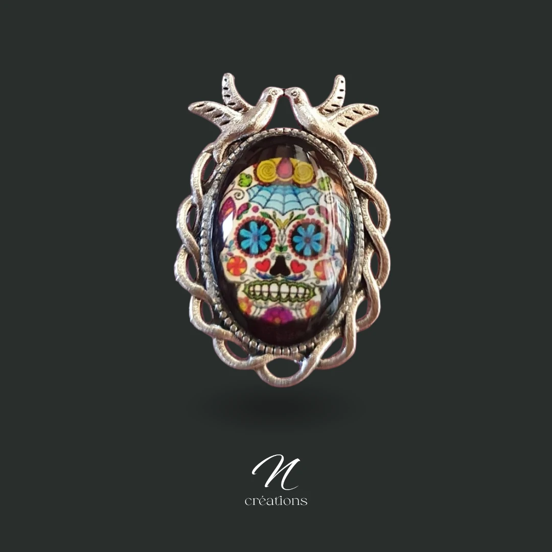 Bague ajustable tête de mort colorée