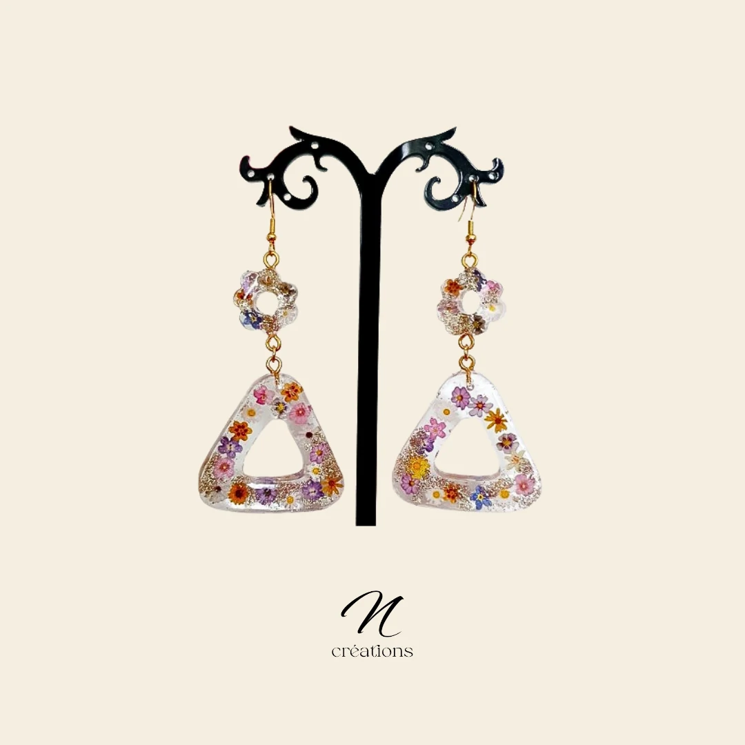 Boucles d’oreilles Triangles Fleurs Glacées et Poudre d’Or
