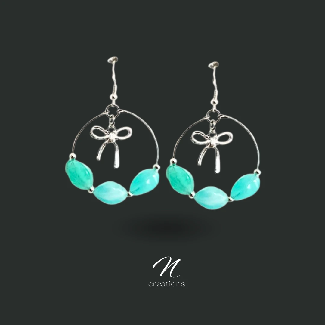 Créoles turquoise et nœuds papillons