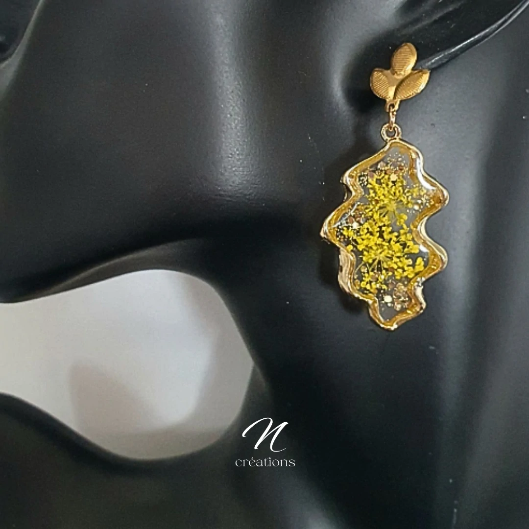 Boucles d'Oreilles Feuilles en Acier Doré Inoxydable Fleurs de Carottes Jaunes