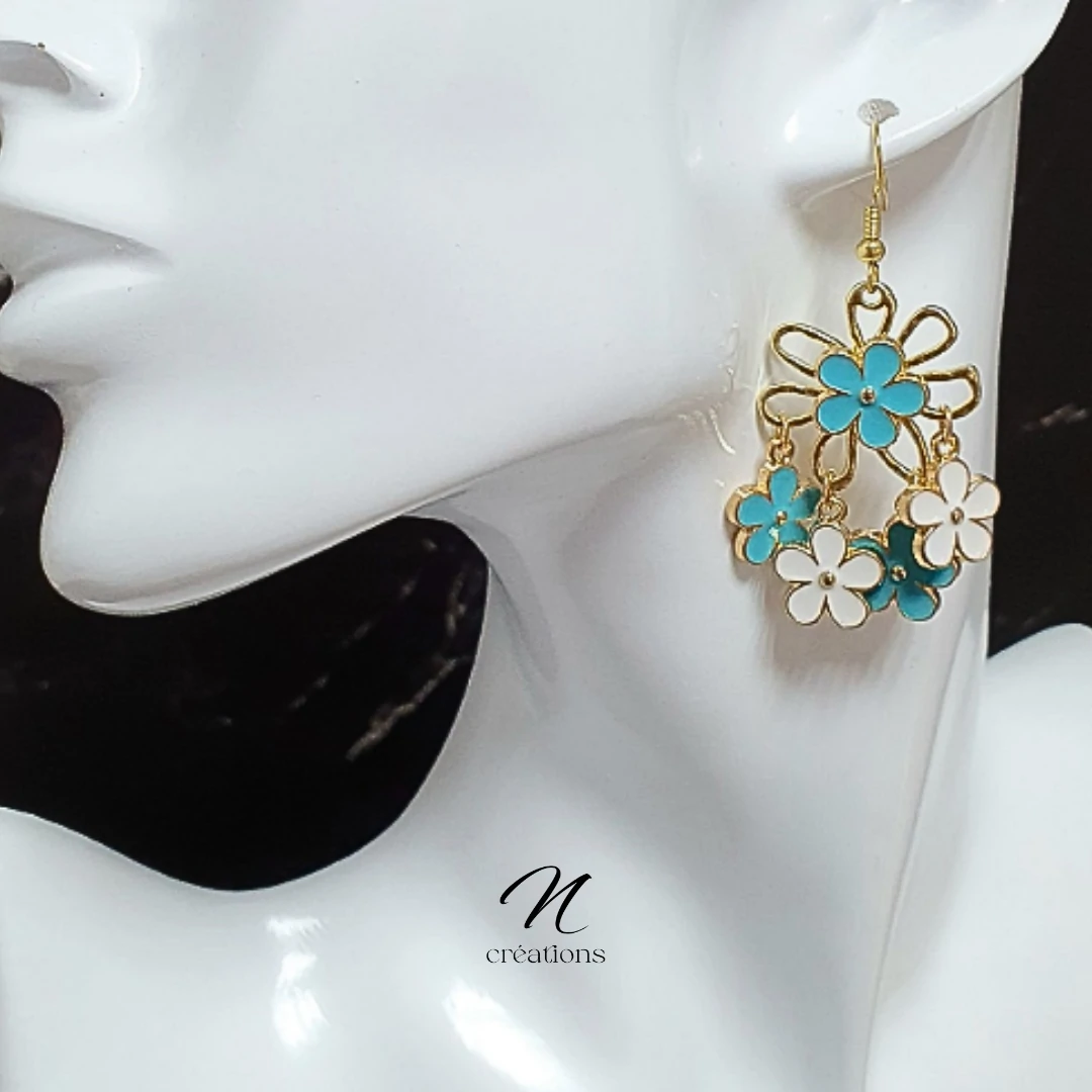 Boucles d'Oreilles Fleurs Bleues et Blanches